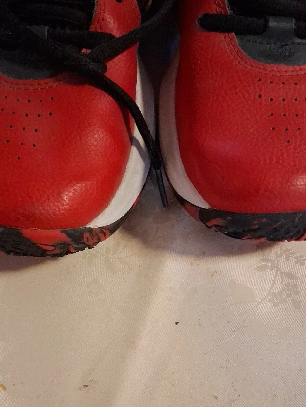 Under Armour Men's Red and Black Training Sneakers